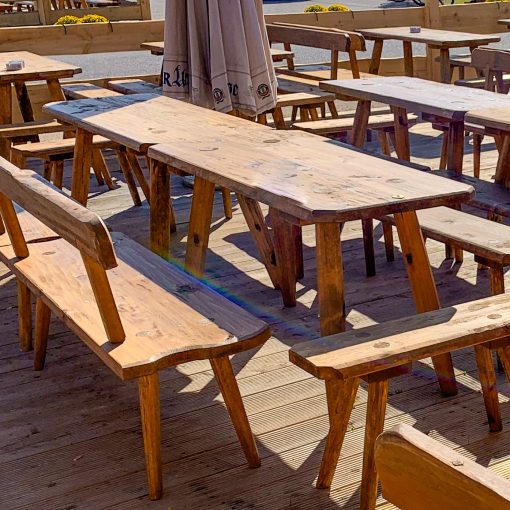 Rustikale Sitzgarnitur aus Massivholz