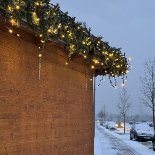 Deko Paket 2: Dekoration für Altholzhütten - mit Tannenzweigen + LED Lichterkette