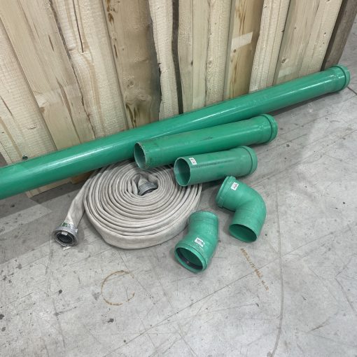 verschiedene Abwasserrohre und Winkel