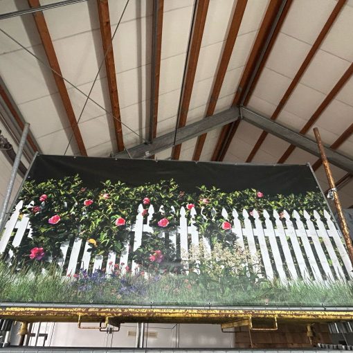 Bauzaun verzinkt mit Plane Blumenmuster