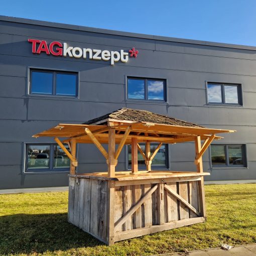 Altholzhütte für Ausschank